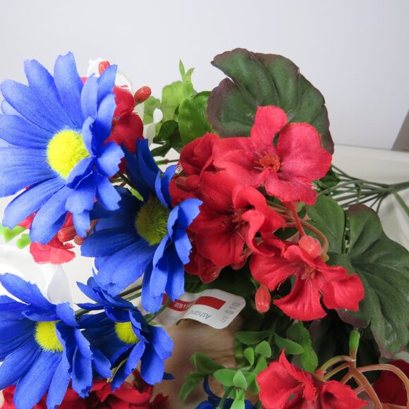 Red White & Blue Patriotic (2) Bunches of bound flowers - Picture 4 of 9